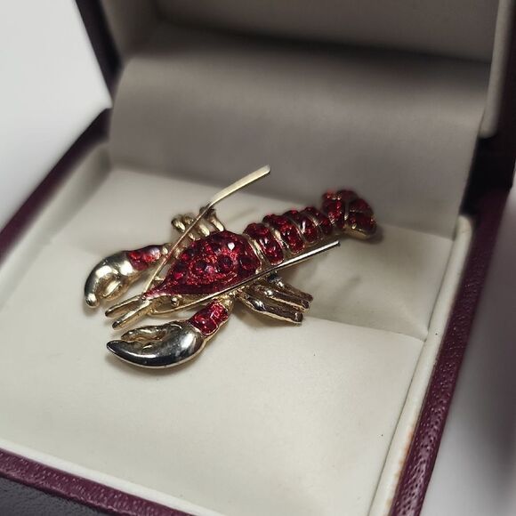 Elegant Gold and Red Lobster Pin Brooch - Picture 2 of 4